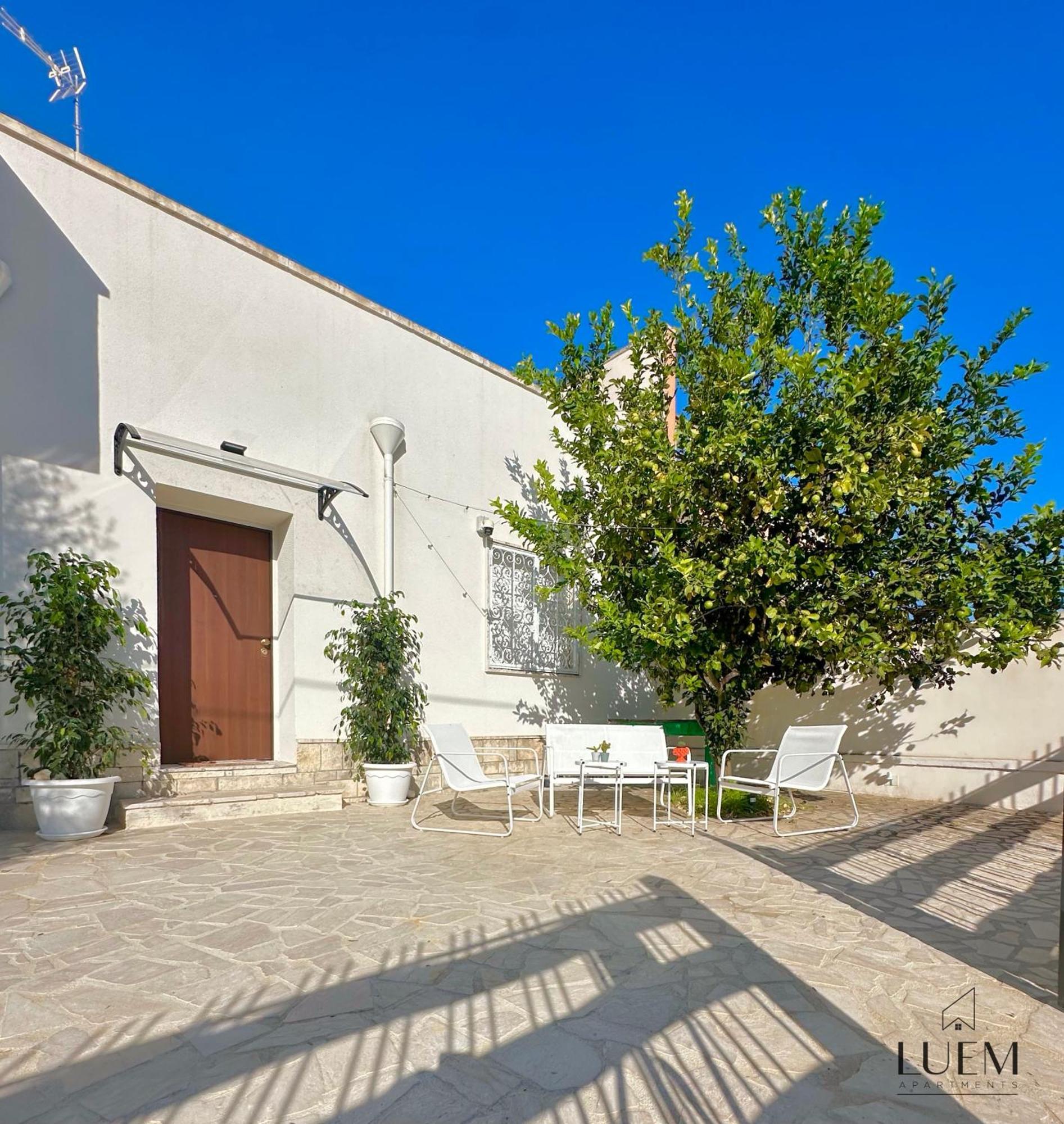 Luem Apartments Lecce Esterno foto